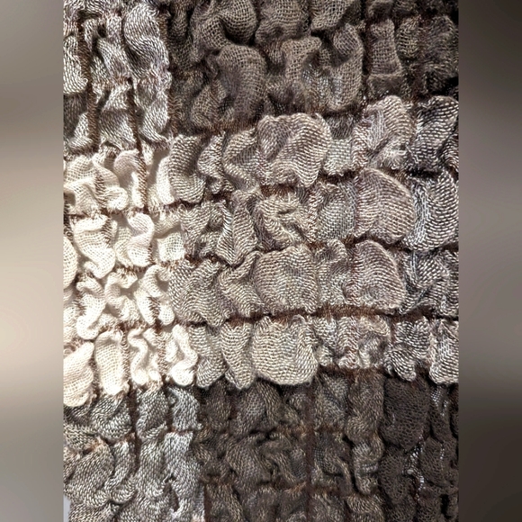 Women's Scarf - Picture 2 of 3